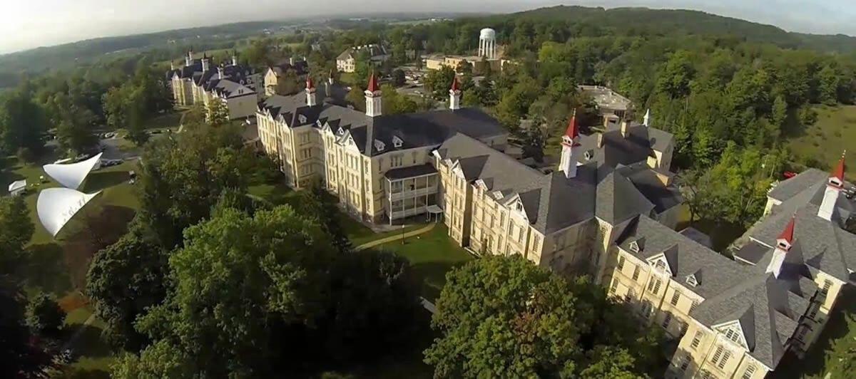 Condo On State Hospital Grounds! Traverse Stadt Exterior foto