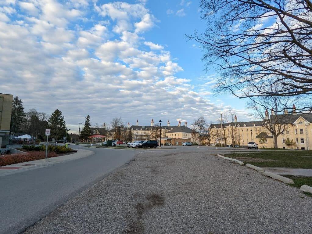 Condo On State Hospital Grounds! Traverse Stadt Exterior foto